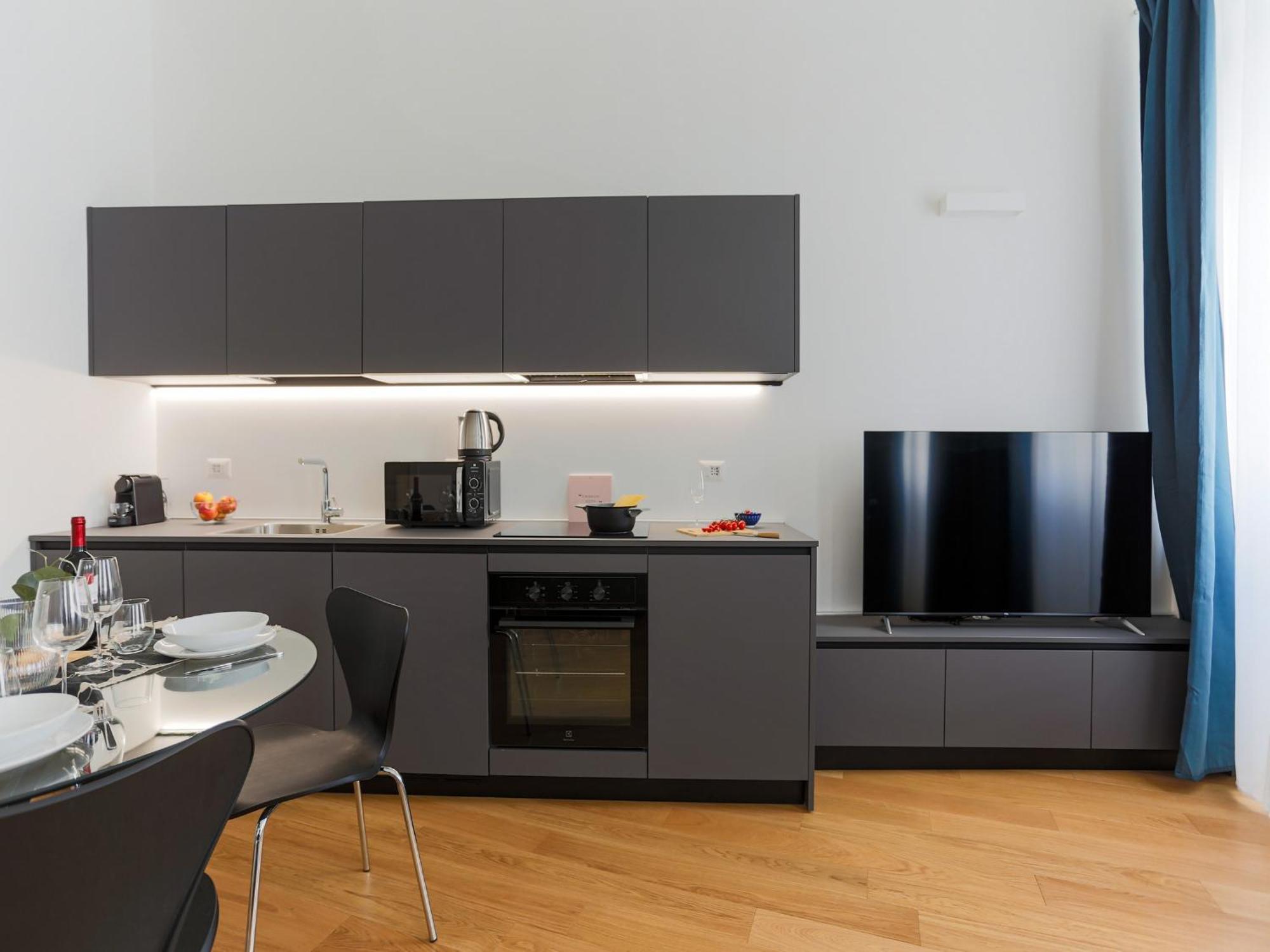 The Best Rent - Modern One Bedroom Apartment In San Babila Milano Esterno foto